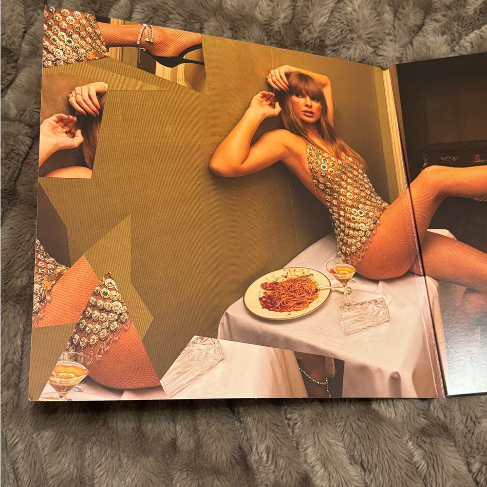 Taylor Swift - The Life of a Showgirl Vinyl - Picture 2 of 6